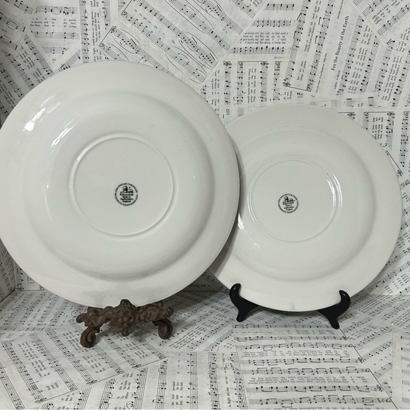 2 Pristine Blue Willow Dinner Plates Churchill Fine China Staffordshire England - Picture 5 of 8